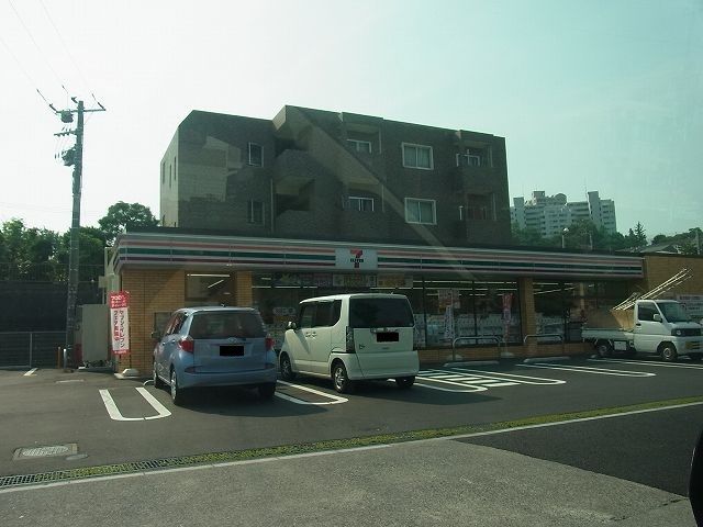 近くのセブンイレブンまで80m（徒歩1分）