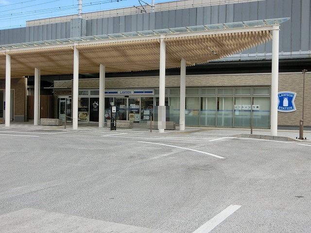 近くのローソンまで750m（徒歩10分）