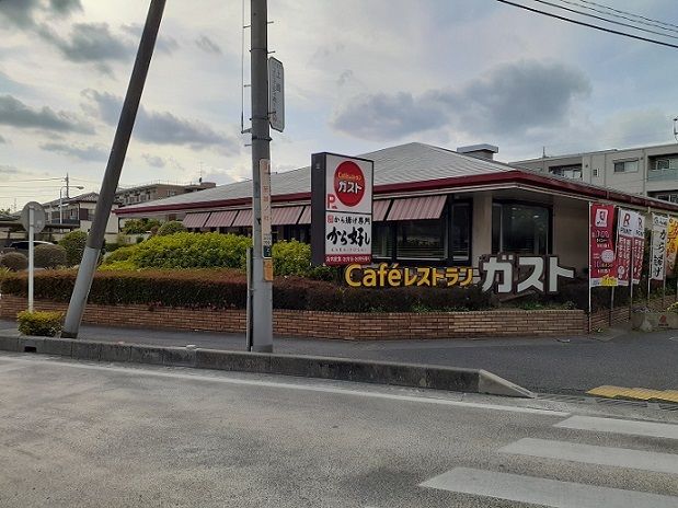 近くの飲食店まで1,100m（徒歩14分）