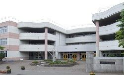 近くの平岡南小学校まで810m（徒歩11分）
