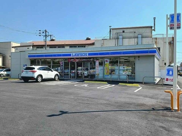 近くのローソン日の出町店まで260m（徒歩4分）