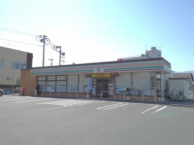 近くのセブンイレブン甲府国母4丁目店まで1,000m(徒歩13分)