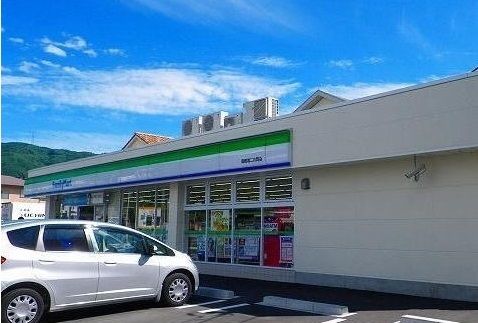 近くのファミリーマート 御殿場北久原まで400m(徒歩5分)