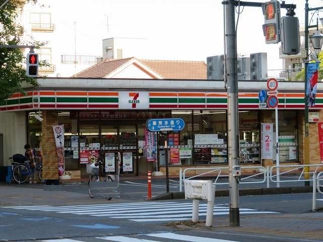近くのセブンイレブンまで850m（徒歩11分）