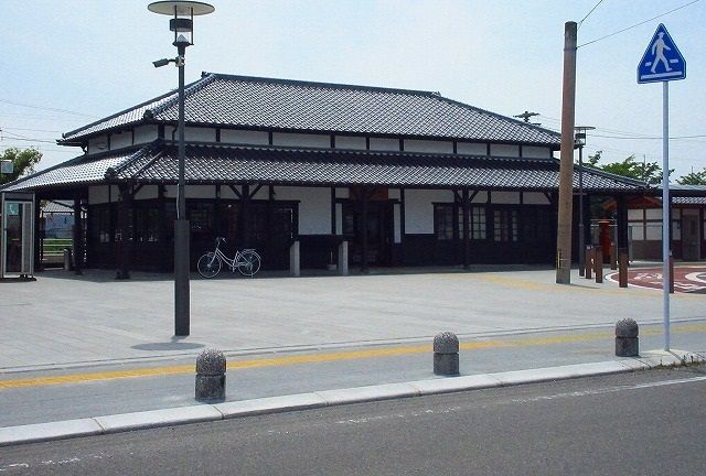 近くの小城駅まで760m(徒歩10分)