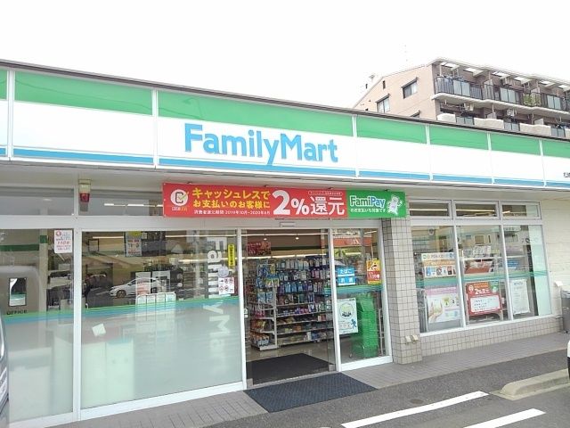 近くのファミリーマート松崎二丁目店まで650m(徒歩9分)