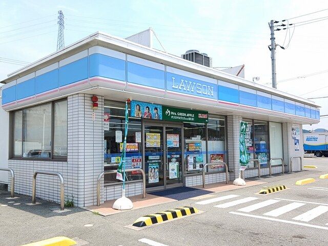 近くのローソンまで300m（徒歩4分）