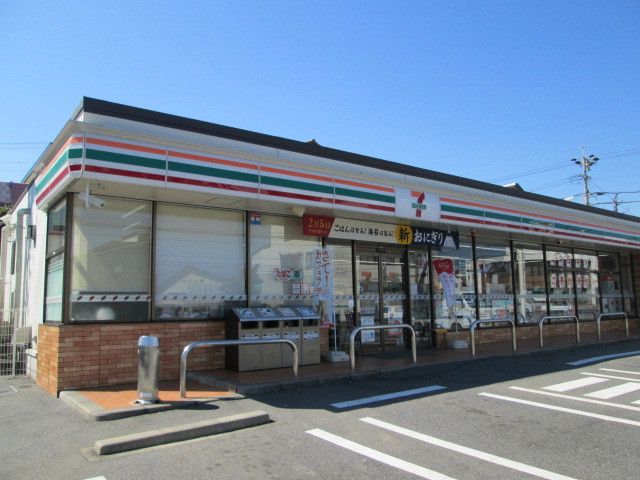 近くのセブンイレブンまで650m（徒歩9分）