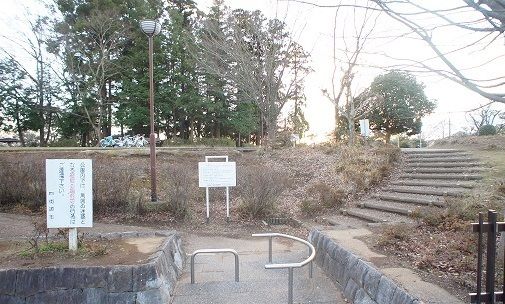 近くの鷹の台公園まで1,300m(徒歩17分)