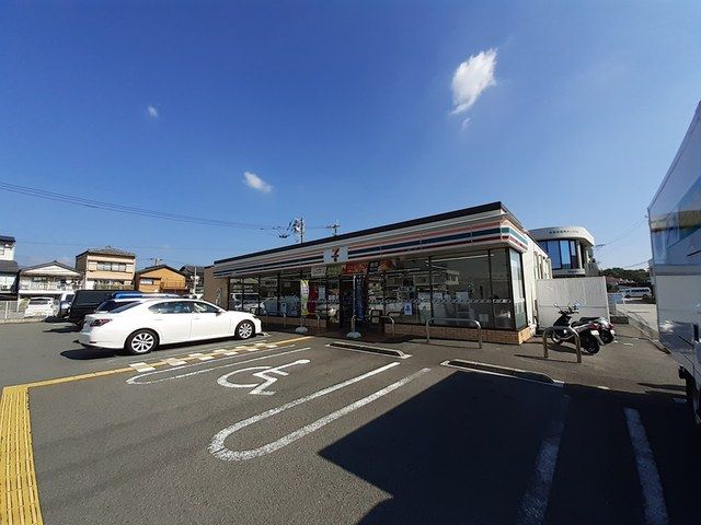 近くのセブンイレブン高知丸池店まで47m(徒歩1分)