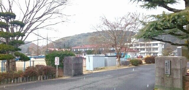 近くの有帆小学校まで450m（徒歩6分）