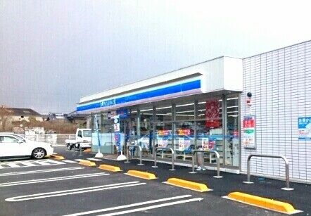 近くのローソンまで620m（徒歩8分）