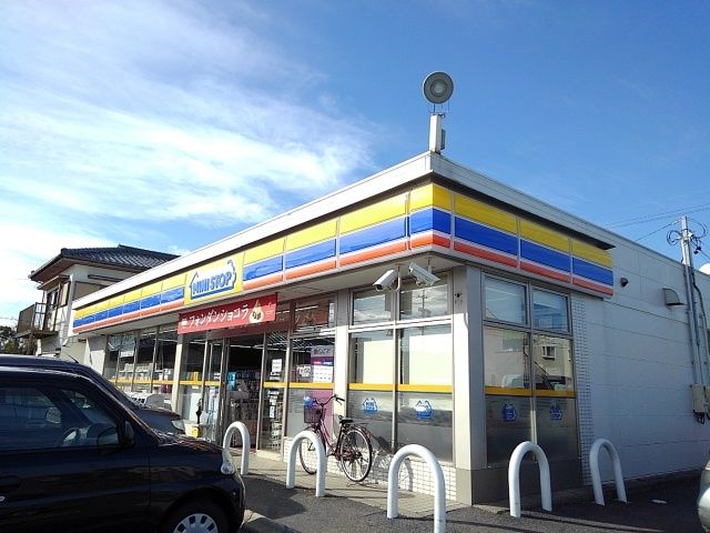 近くのミニストップ中里店まで420m（徒歩6分）