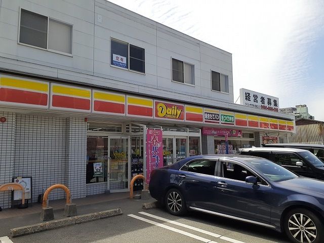 近くのコンビニまで240m（徒歩3分）