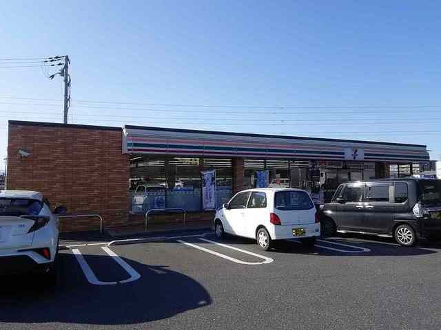 近くのセブンイレブン野洲妙光寺店まで585m（徒歩8分）