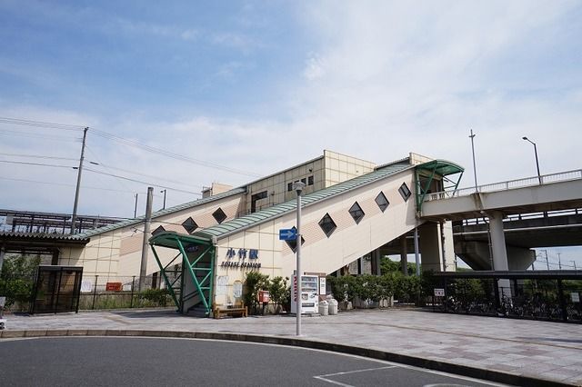 近くの小竹駅まで1,000m（徒歩13分）