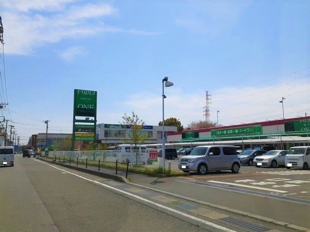 近くのスーパーまで390m（徒歩5分）