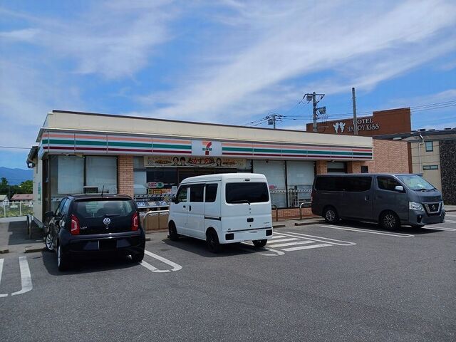 近くのセブンイレブン甲斐双葉赤坂台店まで750m（徒歩10分）
