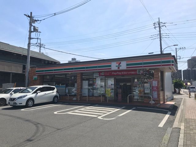 近くのセブンイレブンまで51m（徒歩1分）