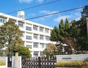近くの田原小学校まで960m（徒歩12分）