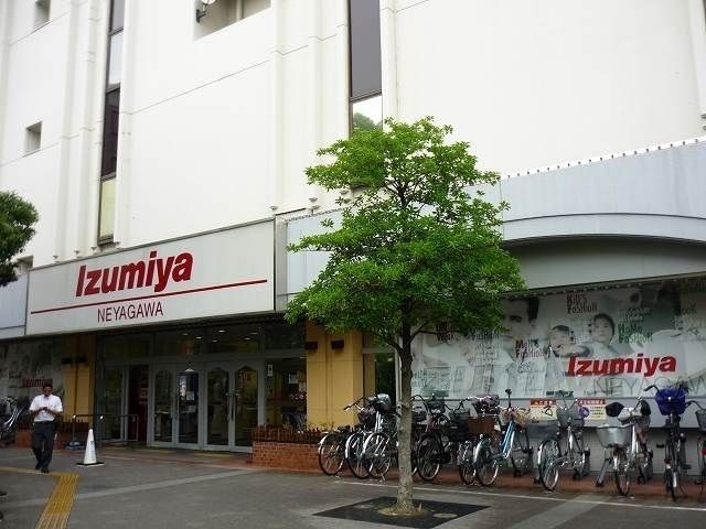 近くのイズミヤ様まで550m(徒歩7分)