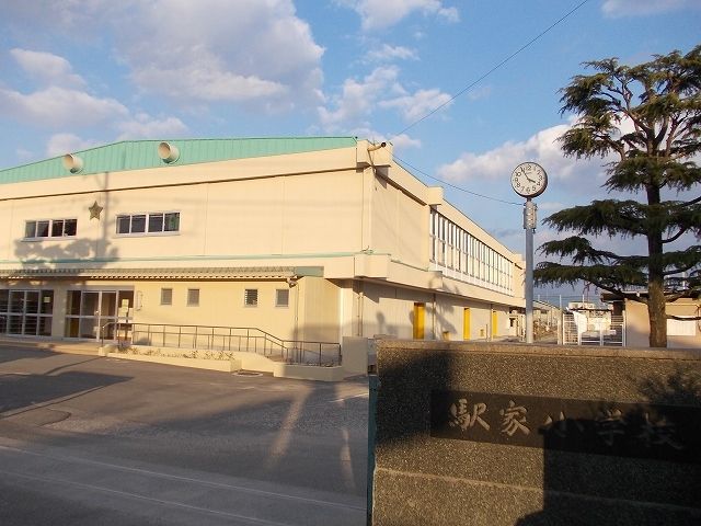 近くの駅家小学校まで200m（徒歩3分）