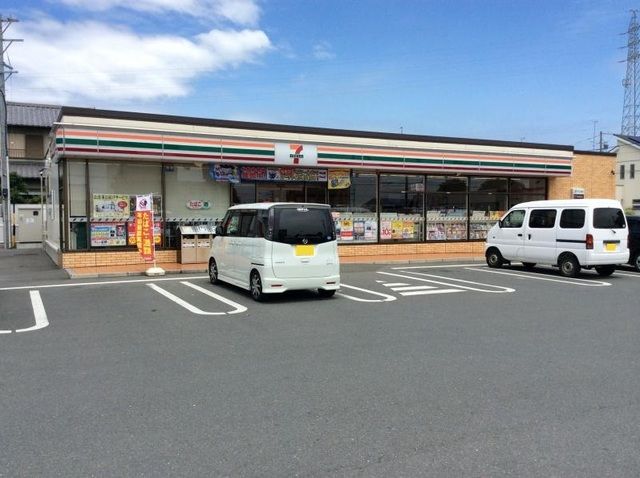 近くのセブンイレブン浜松高丘東店まで600m（徒歩8分）