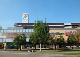 近くのステラタウンまで820m（徒歩11分）