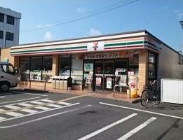 近くのセブン‐イレブン 鉄道博物館前まで910m（徒歩12分）
