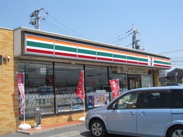 近くのコンビニまで550m（徒歩7分）