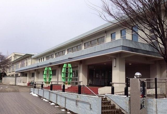 近くの福島市立野田小学校まで450m（徒歩6分）