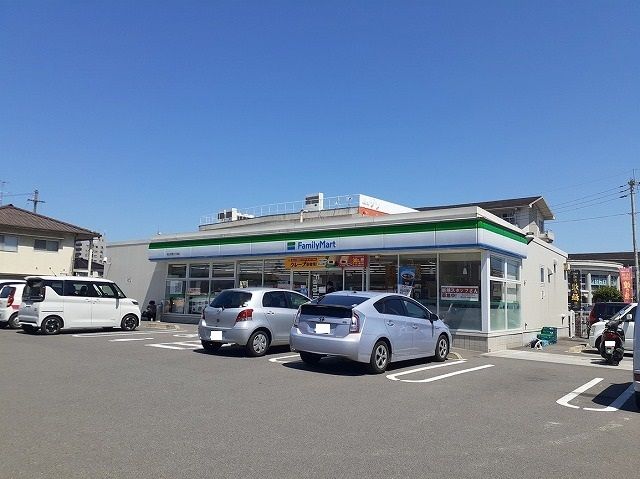 近くのファミリーマート竹原3丁目店様まで300m(徒歩4分)