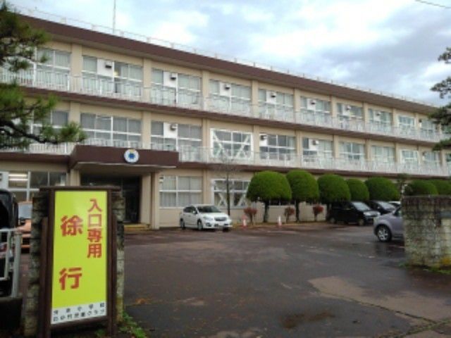 近くの分水小学校まで500m（徒歩7分）