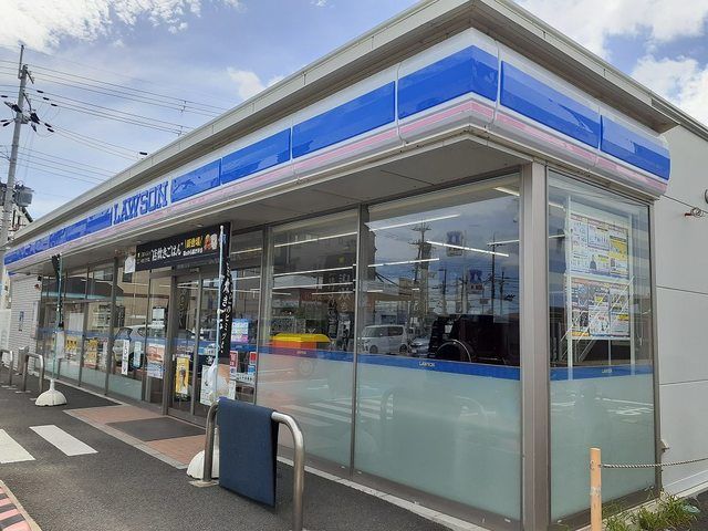 近くのコンビニまで750m（徒歩10分）