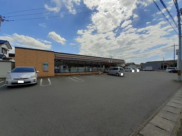 近くのセブンイレブン伊勢崎伊与久北店まで650m（徒歩9分）