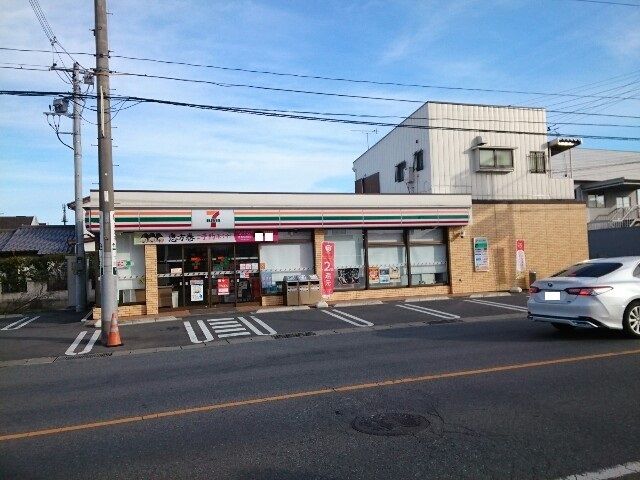 近くのセブンイレブン群馬吉井町店まで500m(徒歩7分)