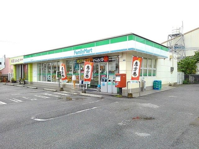 近くのファミリーマート松本5丁目店まで600m(徒歩8分)