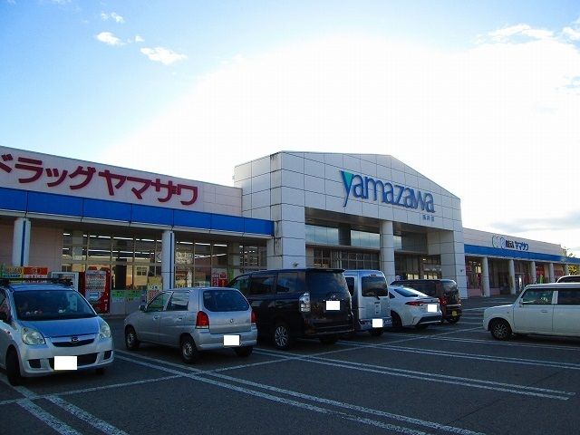 近くのヤマザワ長井店まで1,240m（徒歩16分）