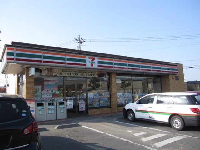近くのセブンイレブン　真備川辺店まで700m（徒歩9分）