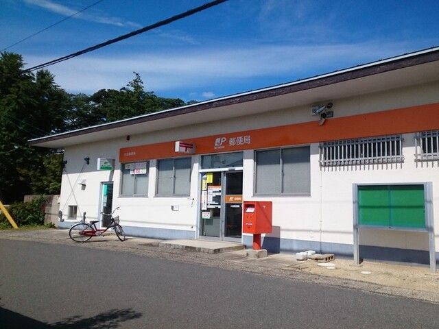 近くの川辺郵便局まで750m（徒歩10分）