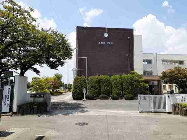 近くの小学校まで1,100m（徒歩14分）
