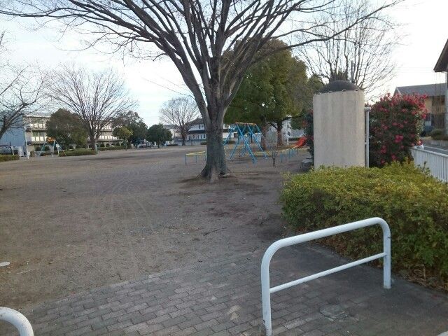 近くの半田公園まで300m（徒歩4分）