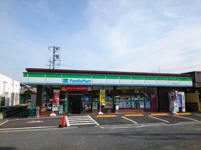 近くのファミリーマート石原町店まで550m（徒歩7分）