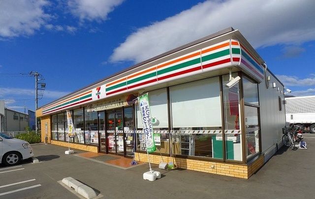 近くのセブンイレブンまで750m（徒歩10分）