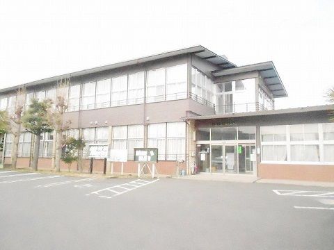 近くの大玉村役場まで3,300m（徒歩42分）