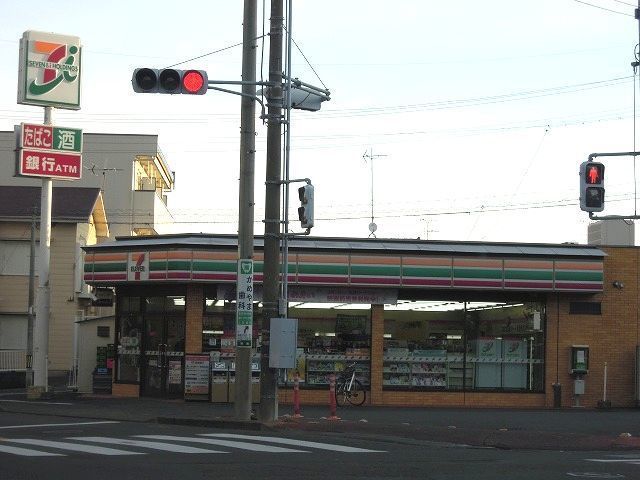 近くのセブンイレブン清水草薙店まで650m(徒歩9分)