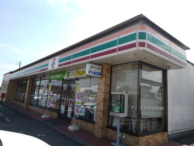 近くのセブンイレブン千代川田下店まで500m（徒歩7分）