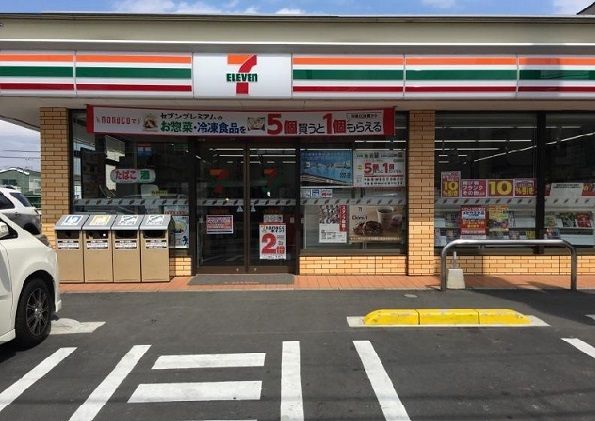 近くのコンビニまで200m（徒歩3分）