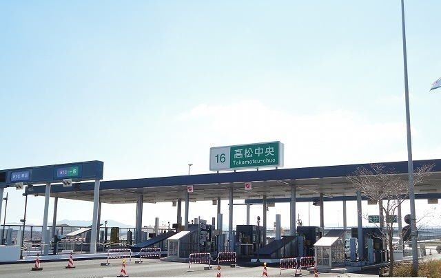 近くの高松中央ICさんまで700m(徒歩9分)