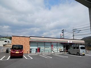 近くのセブンイレブンまで800m（徒歩10分）